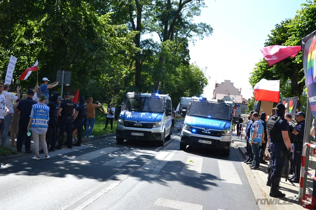 Marsz Równości i kontrmanifestacje w Rawiczu