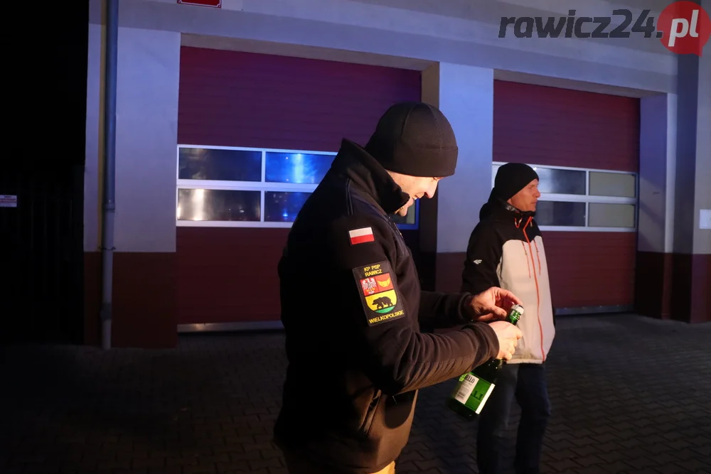 Powitanie nowego auta przed rawicką komendą PSP