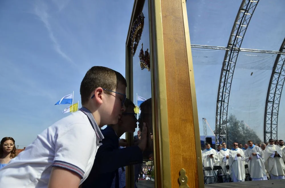 Smolice. Koronacja wizerunku Matki Bożej Uzdrowienia Chorych