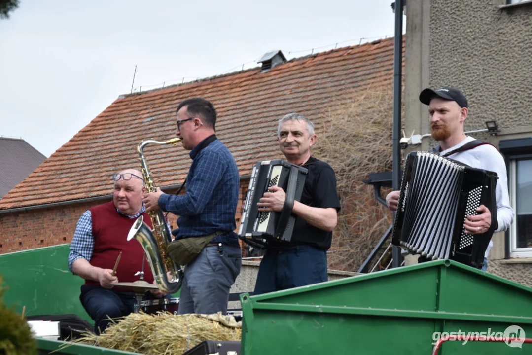 "Niedźwiedzie" wróciły do Zalesia - wesoły śmigus-dyngus