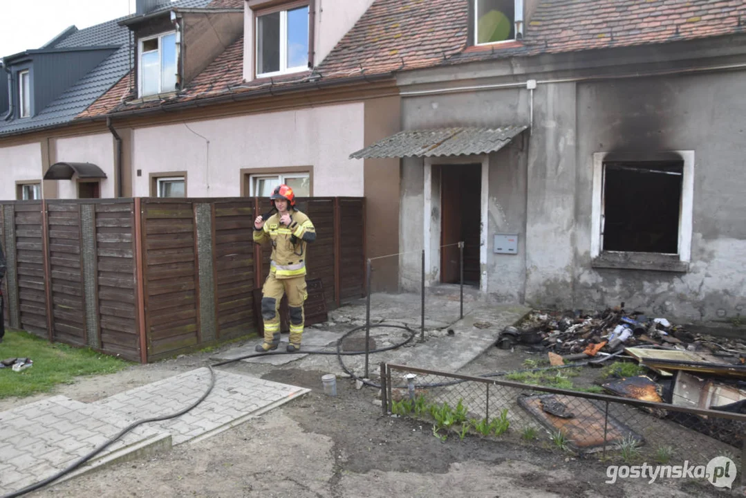 Groźny pożar w Łęce Wielkiej. Mieszkanie spłonęło doszczętnie