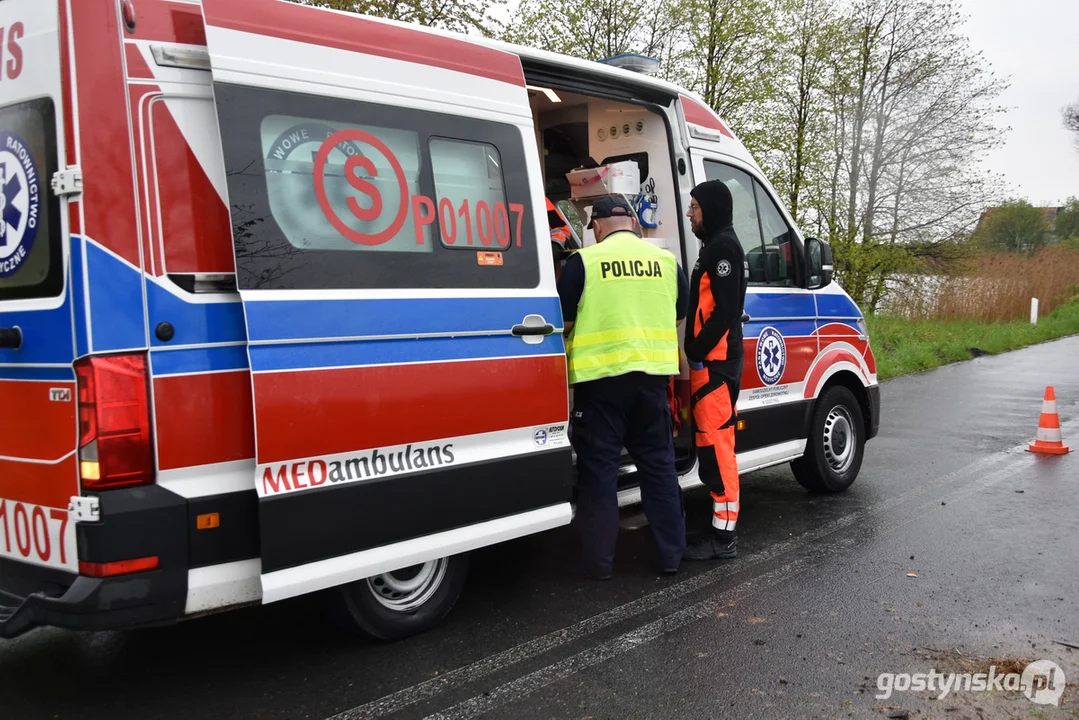 Kolizja w Łęce Małej, w pobliżu Maciejewa. Samochód w rowie