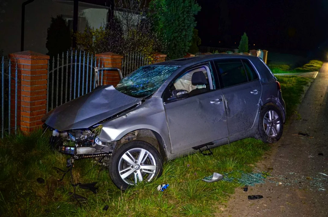 Auto dachowało w Ludwinowie. Droga zablokowana [AKTUALIZACJA] - Zdjęcie główne