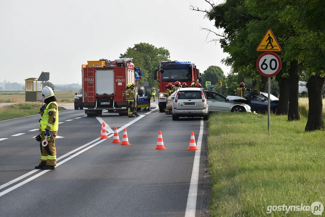 Zderzenie BMW z mazdą na DW434 w Starej Krobi