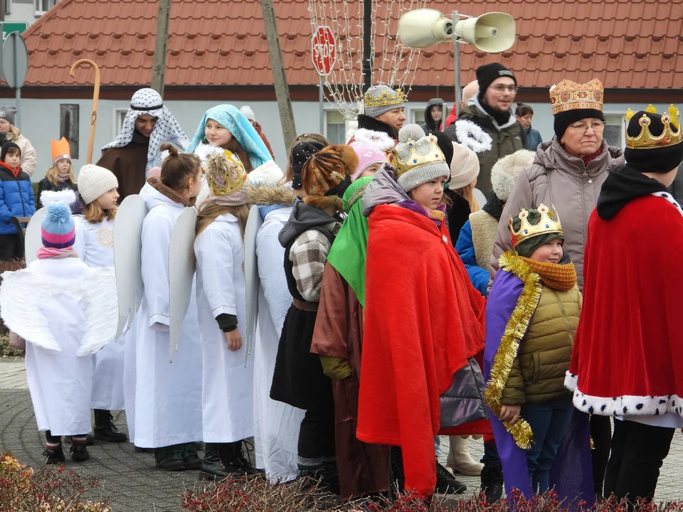 Orszak Trzech Króli i koncert kolęd w kościele w Piaskach Wlkp.