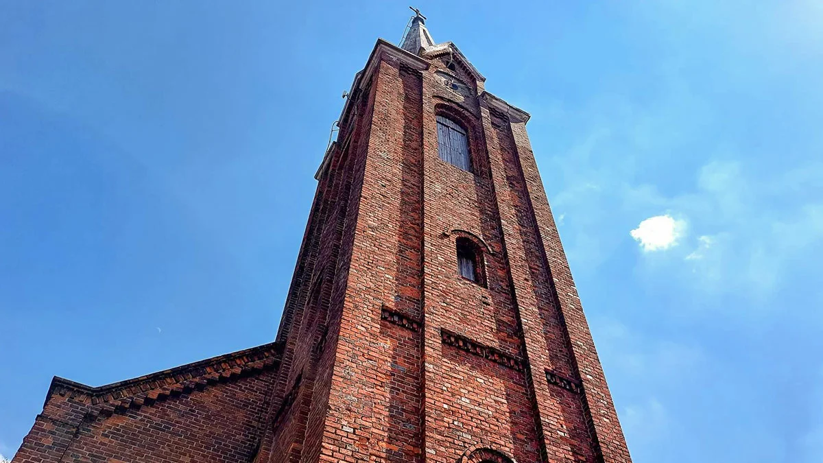 Zaczyna się długo oczekiwany remont budynku poewangelickiego kościoła w Pogorzeli - Zdjęcie główne