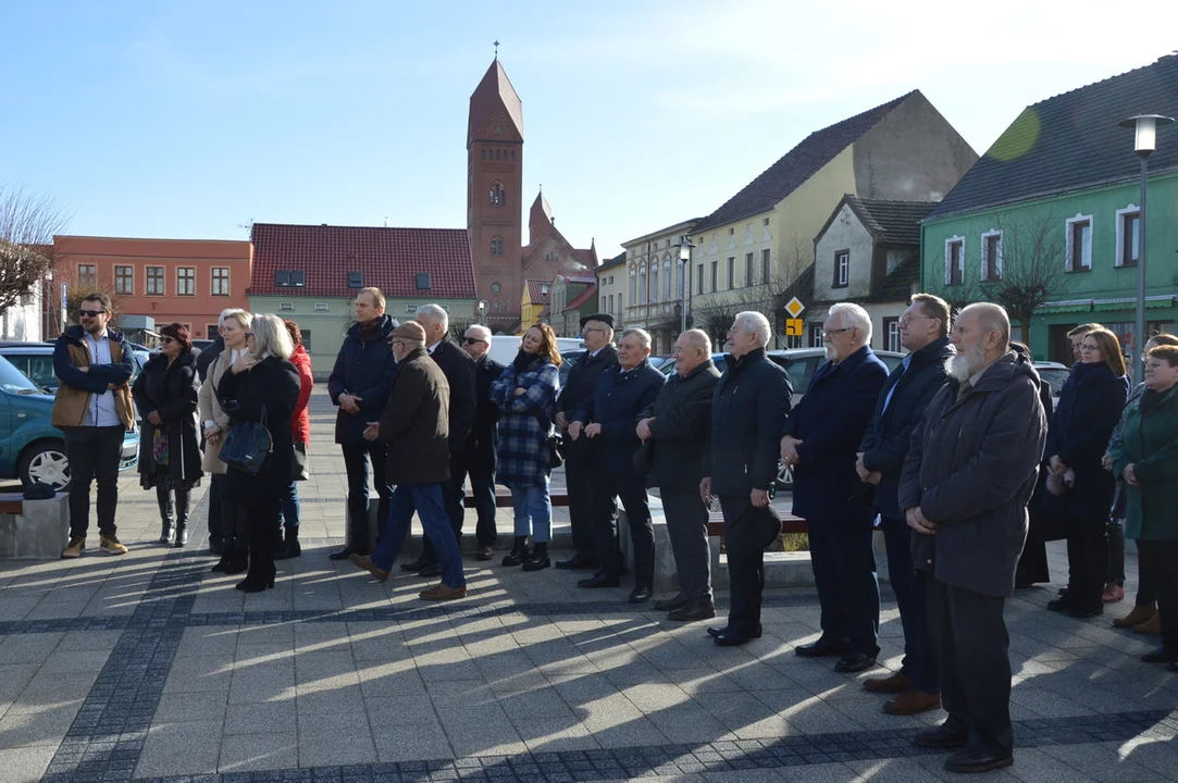 Otwarcie rynku w Jutrosinie z udziałem przedstawicieli samorządów, wojewody i parlamentu