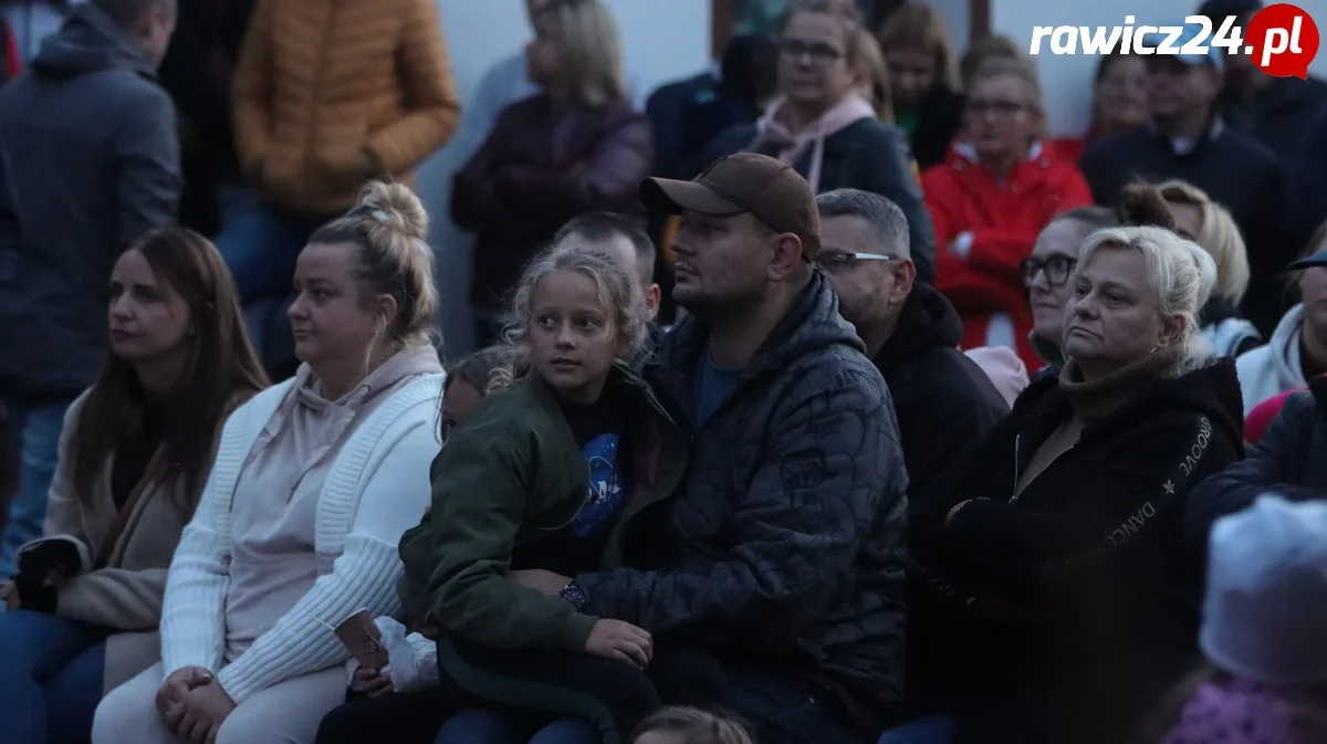 Koncert Gosi Andrzejewicz i spektakl w Sarnowie