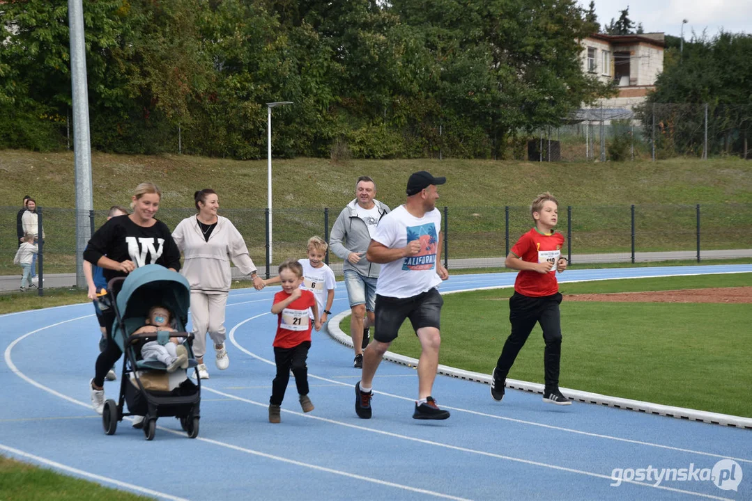 II Rodzinny Festiwal Biegowy w Gostyniu. Bieżnię opanowały dzieci