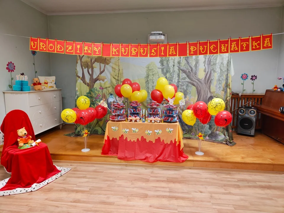 Urodzinowe przyjęcie Kubusia Puchatka w przedszkolu "Słoneczne" w Pleszewie