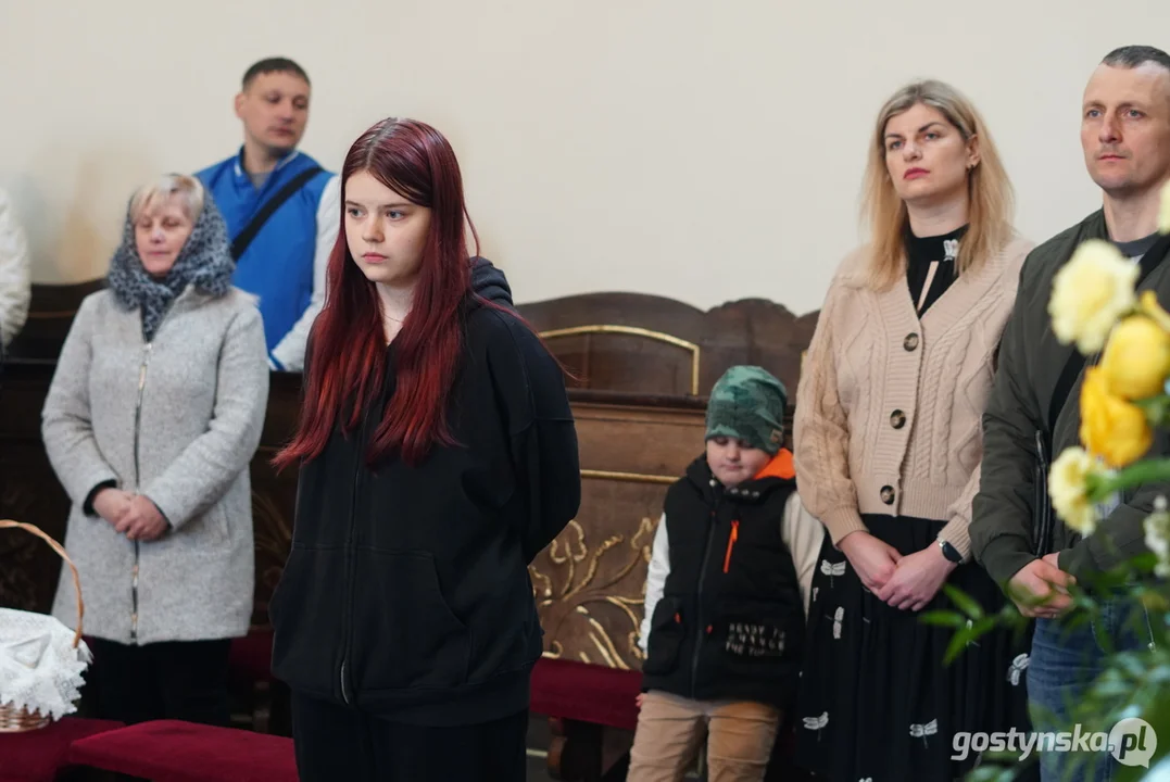 Ukraińskie rodziny na "święconce" w  Świętogórskiej Bazylice