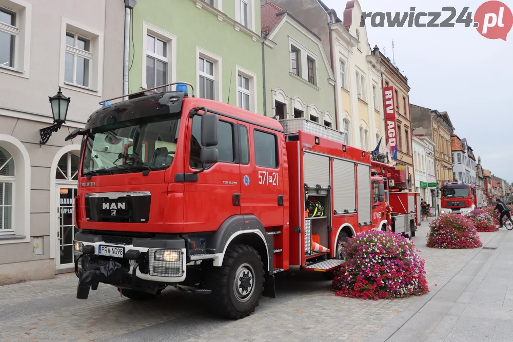 Pożar w kamienicy na rynku w Rawiczu