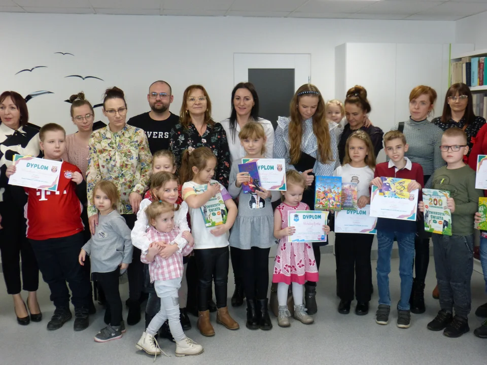 Biblioteka w Dobrzycy nagrodziła najaktywniejszych czytelników! [ZDJĘCIA] - Zdjęcie główne