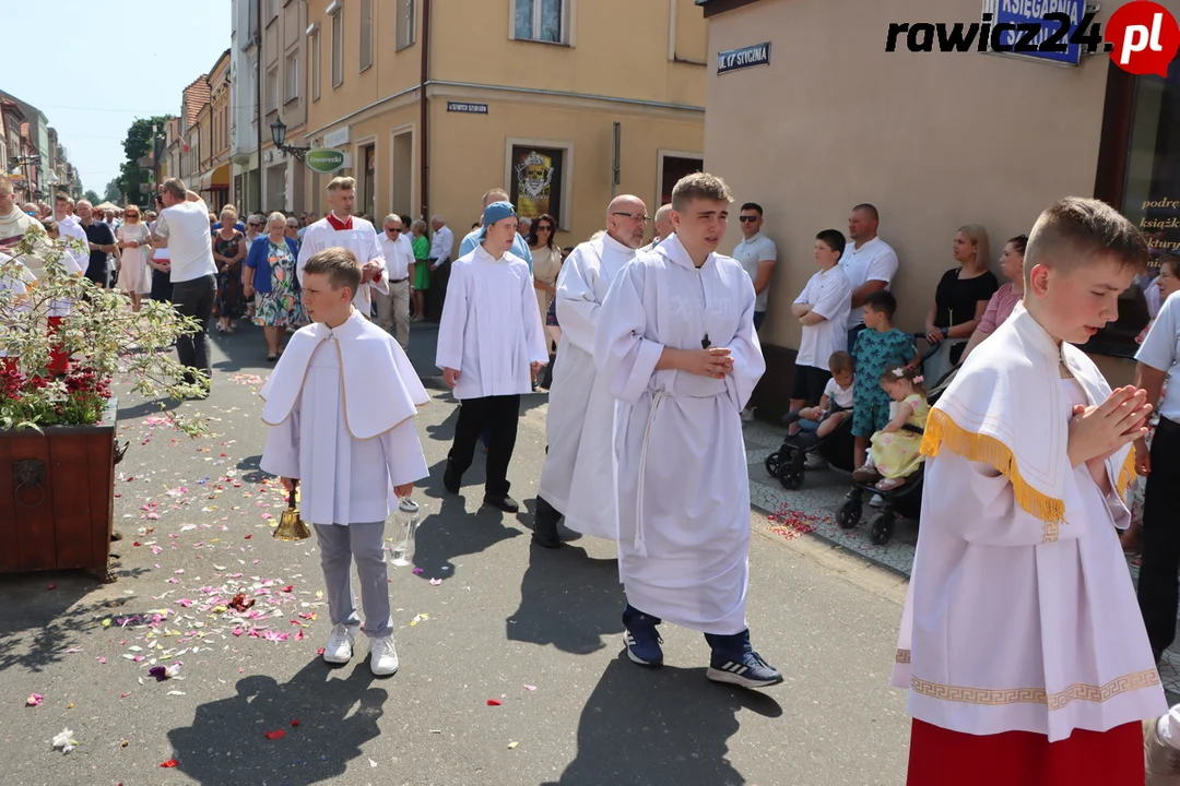 Rawicz. Procesja w Boże Ciało ulicami miasta (2023)