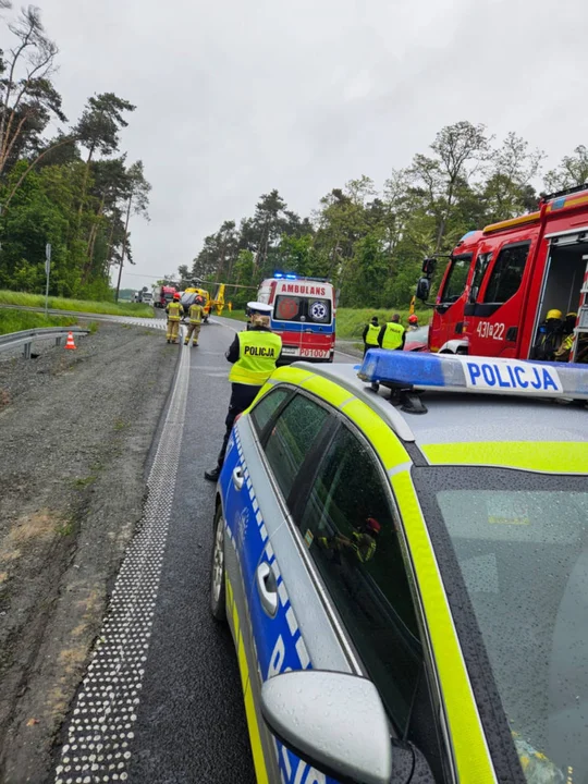 Wypadek na obwodnicy DW434 dla Gostynia, w stronę Krobi. Dwie osoby poszkodowane. Lądował LPR