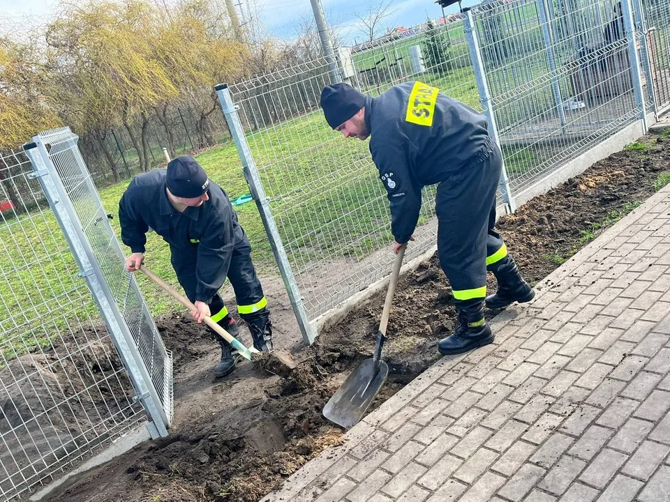 Strażacy z jednostek OSP w rawickim schronisku