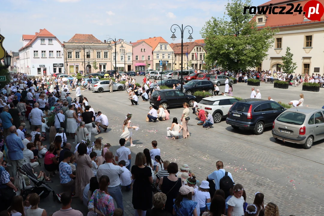 Rawicz. Procesja w Boże Ciało ulicami miasta (2023)