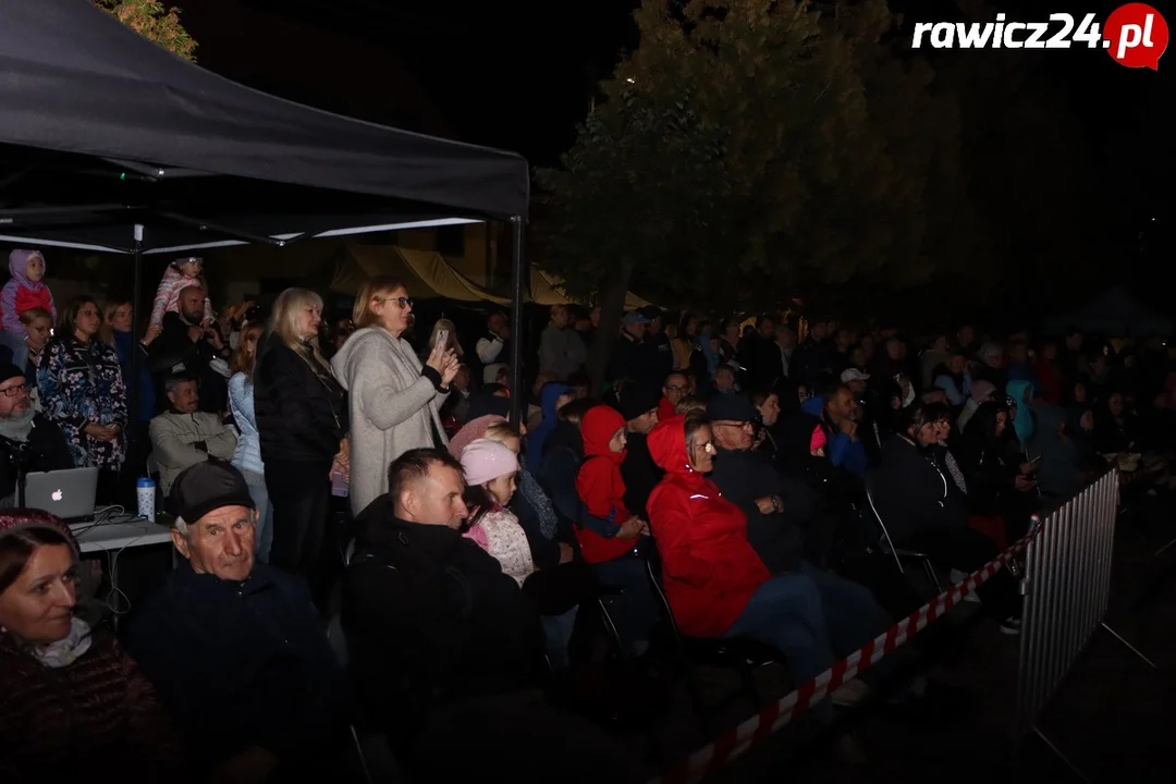 Koncert Gosi Andrzejewicz i spektakl w Sarnowie