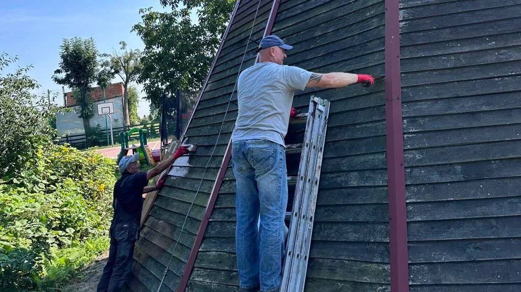 Odnowili wigwam w Mamotach. W prace zaangażowali się mieszkańcy [ZDJĘCIA] - Zdjęcie główne