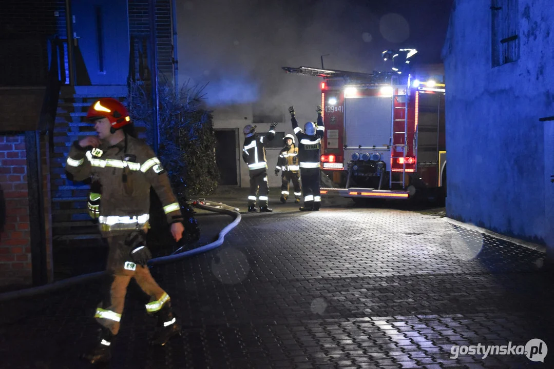 Nocny pożar w garażu w Czajkowie (gm. Gostyń)