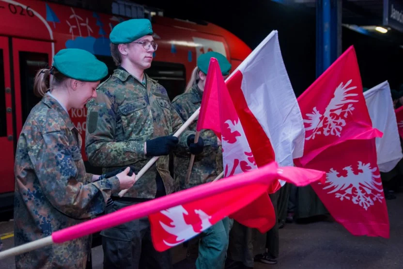 "Obudzić śpiących". Akcja na dworcu  kolejowym w Jarocinie