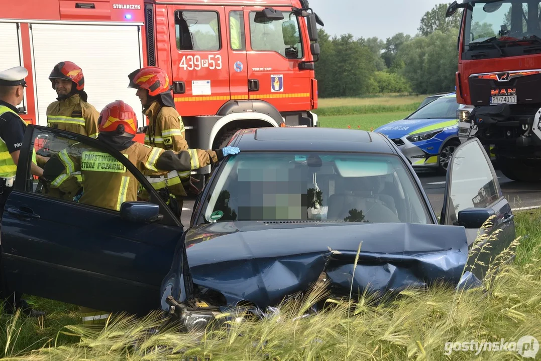 Zderzenie BMW z mazdą na DW434 w Starej Krobi
