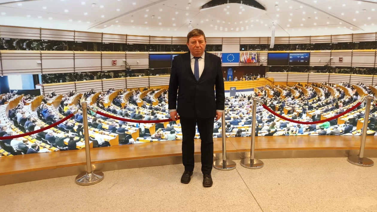 Leszek Bierła w Parlamencie Europejskim. - PiS absolutnie nie chce wychodzić z Unii - Zdjęcie główne