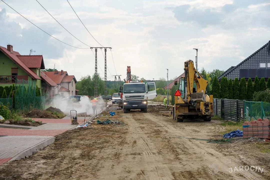 Przebudowa dróg w gminie Jarocin na półmetku. Co zrobiono, a co jest jeszcze w planach? [ZDJECIA] - Zdjęcie główne