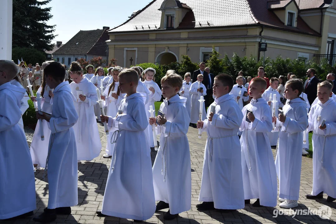 Sakrament I Komunii Świętej w parafii w Pogorzeli