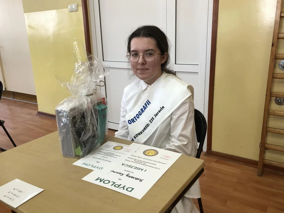 Roksana Łączniak ze Szkoły Podstawowej nr 5 w Jarocinie została "Mistrzem Ortografii" [ZDJĘCIA] - Zdjęcie główne