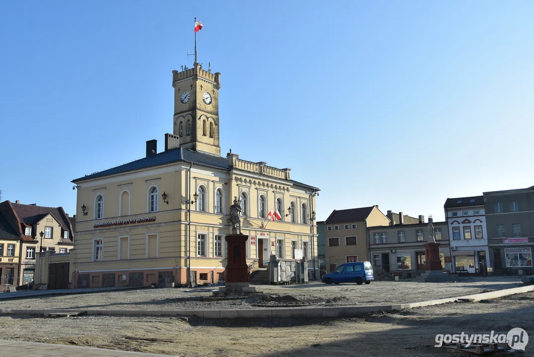 Odbudowa pomnika św. Jana Nepomucena na rynku w Krobi