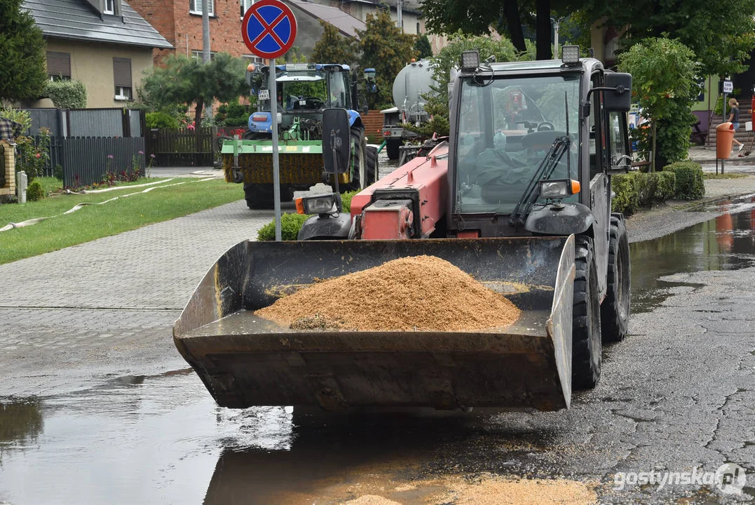 W Szelejewie zboże wypływało z kanalizacji deszczowej