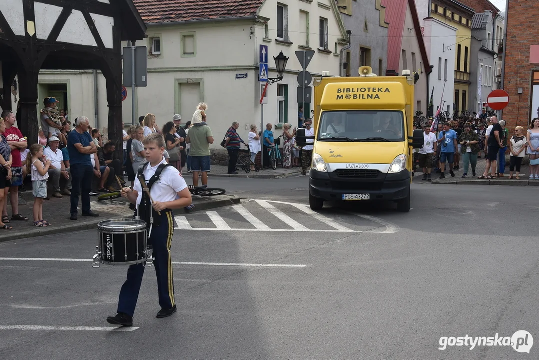 Operacja Poniec 2024 - parada rekonstruktorów i detektorystów