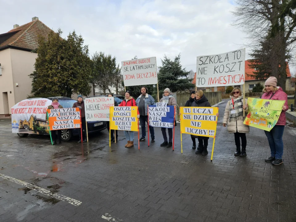 Wcześniej wójt i radni spotkają się na połączonym posiedzeniu komisji. Jaka decyzja zostanie podjęta?