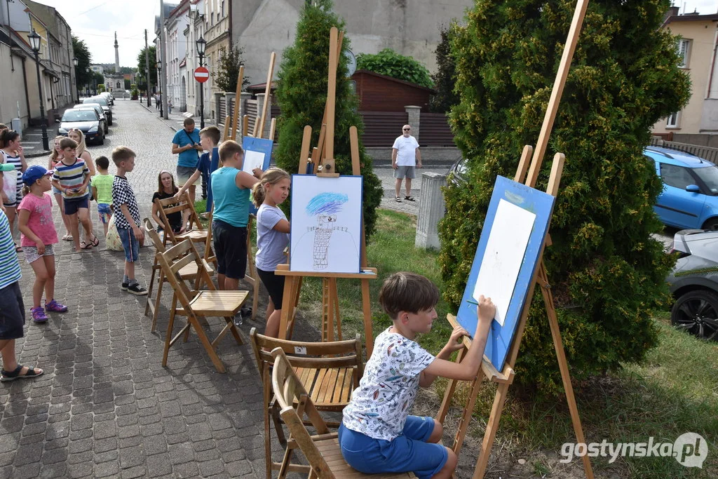 Dzieci z Gostynia malowały schody na Górę Zamkową