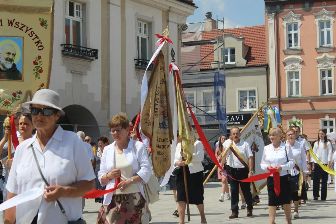 Boże Ciało w Jarocinie. Procesja z parafii św. Marcina do Chrystusa Króla