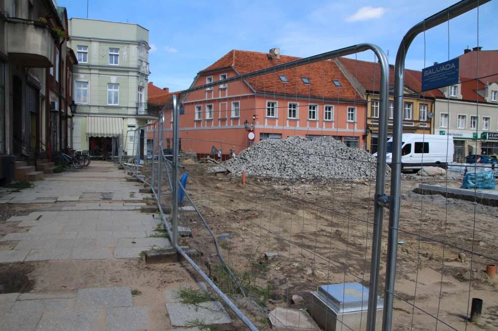 Rewitalizacja centrum Jarocina. Co się stało z kostką z rynku?