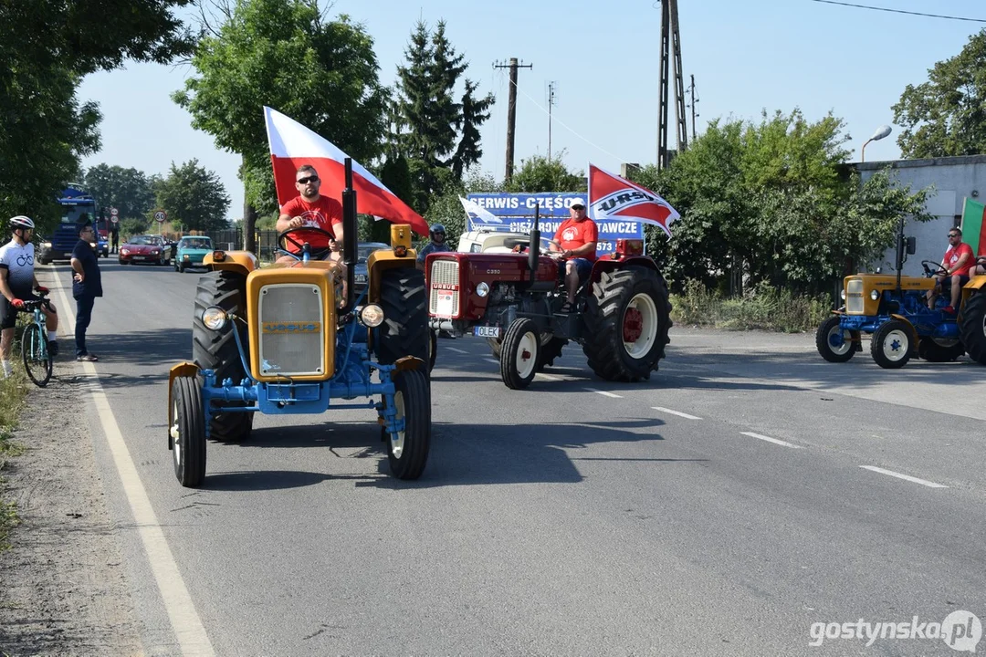 Parada zabytkowych pojazdów na dożynkach powiatowych na Świętej Górze 2025