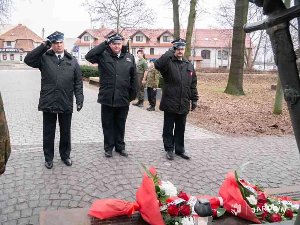 Kwiaty na rocznicę urodzin Zbigniewa hr. Ostroroga-Gorzeńskiego