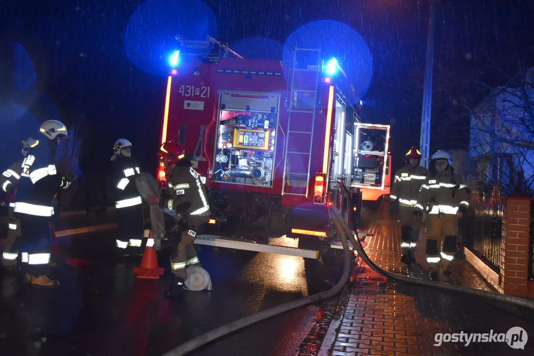 Nocny pożar w garażu w Czajkowie (gm. Gostyń)