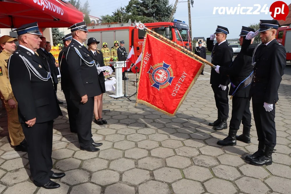 Uroczyste przekazanie auta jednostce OSP Śląskowo