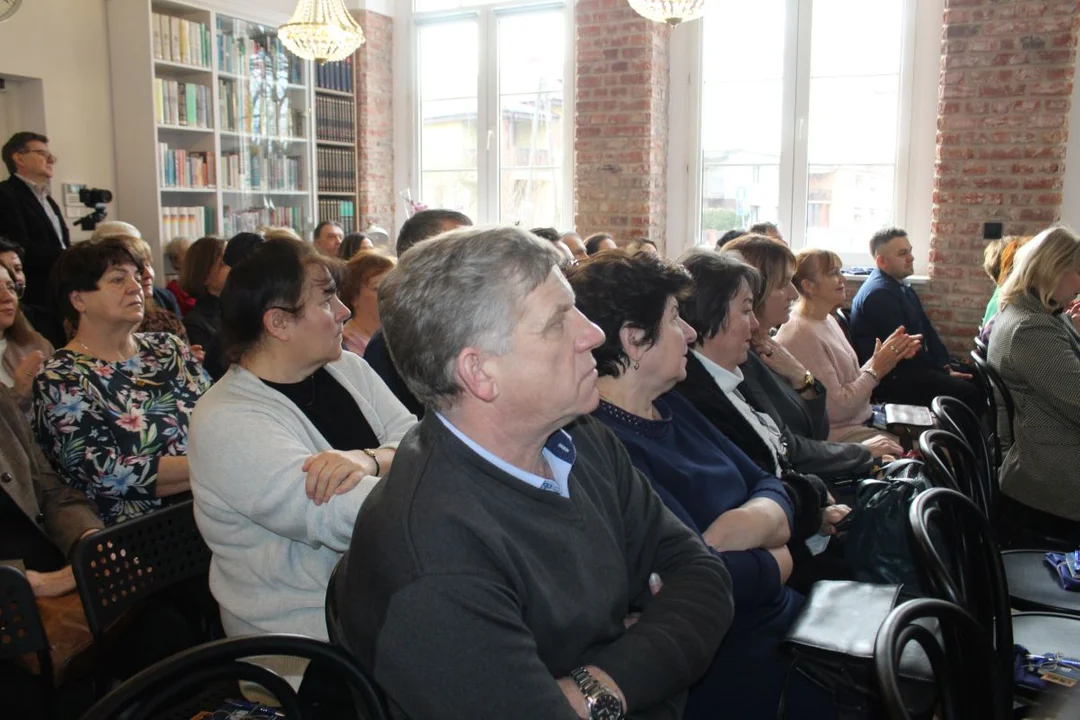 Chocicza z nową biblioteką