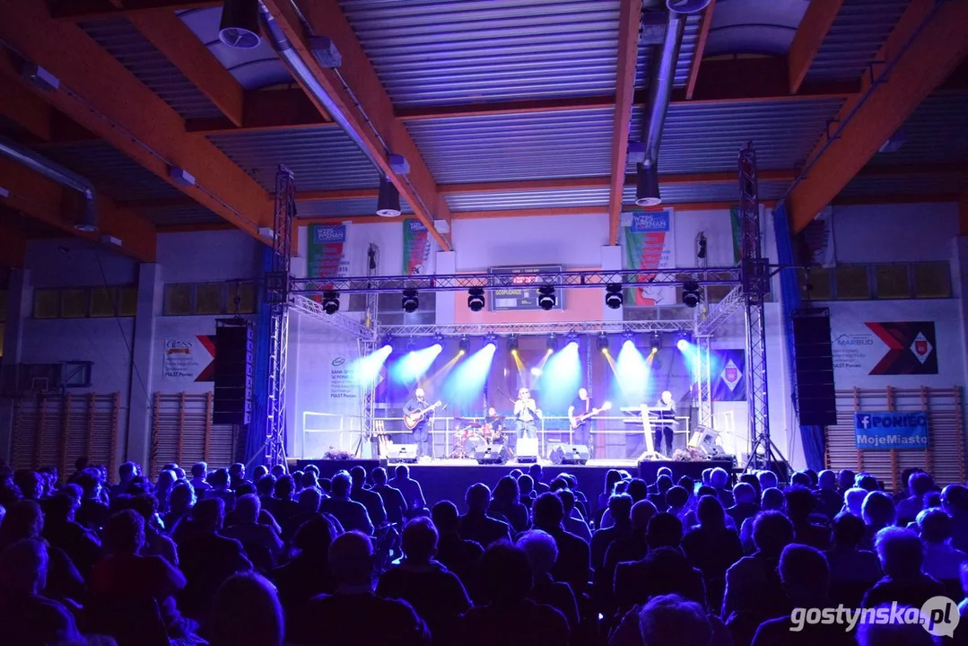 Dzień Kobiet w Poniecu. Koncert Krawczyk Show