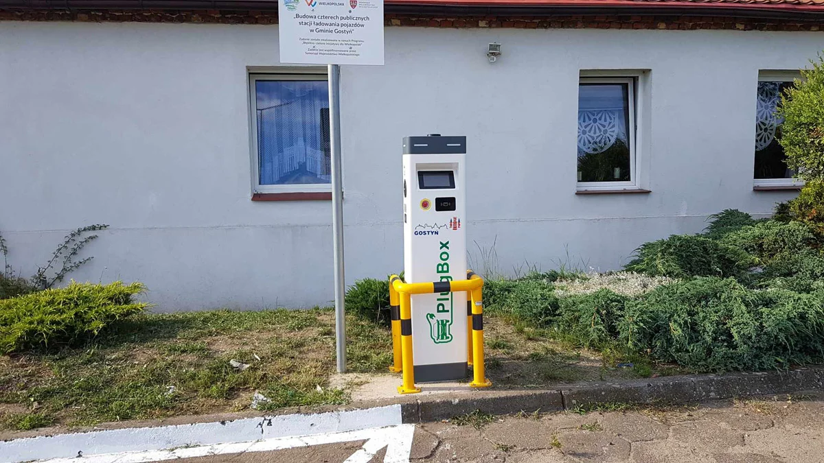 Stacje doładowań samochodów elektrycznych w Gostyniu już działają