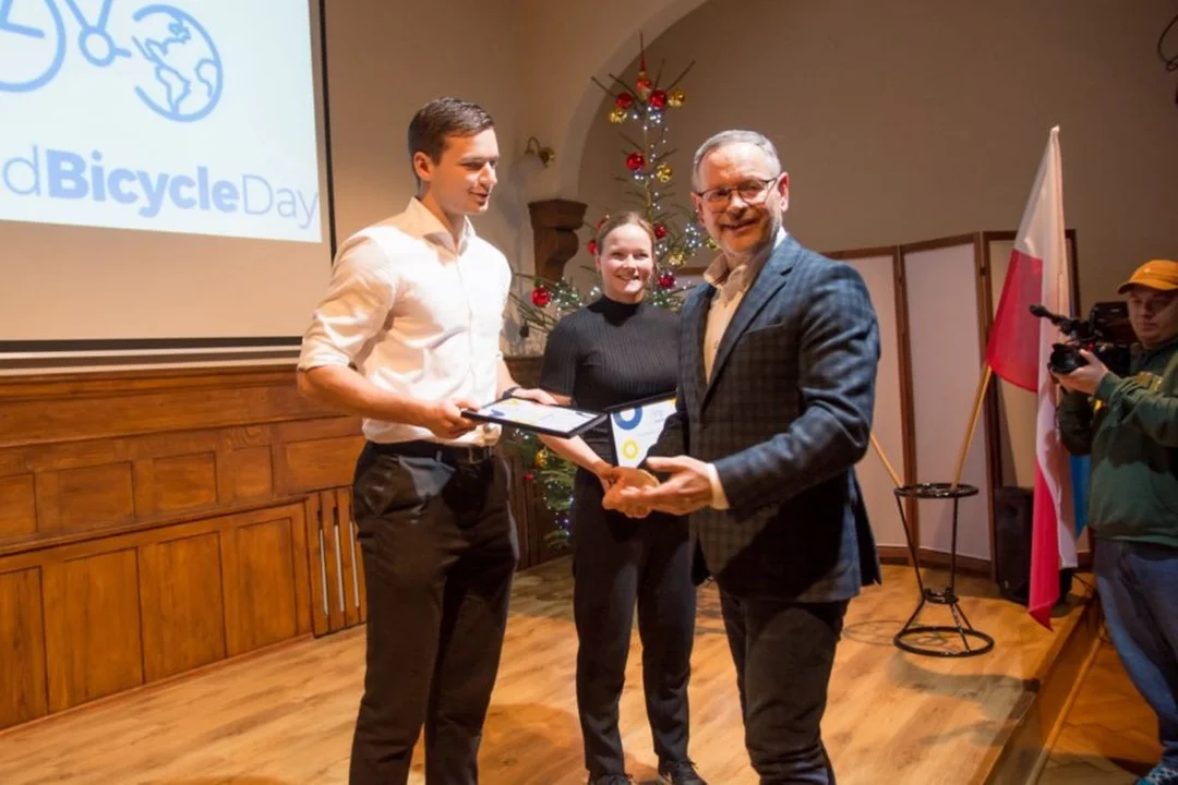 Julie Erch Petersen i Andreas Markussen objechali świat na rowerach. Przybyli także do Jarocina