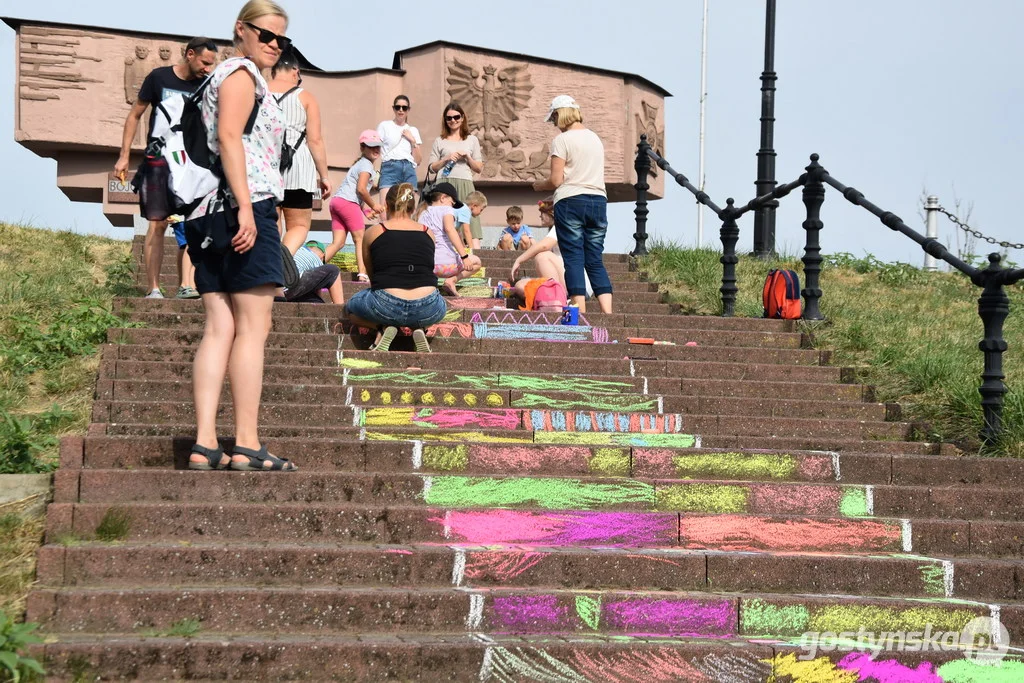 Dzieci z Gostynia malowały schody na Górę Zamkową