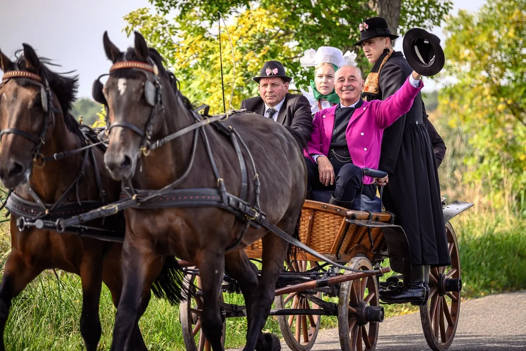 Wesele biskupiańskie Michała i Marty Chudych w Sikorzynie