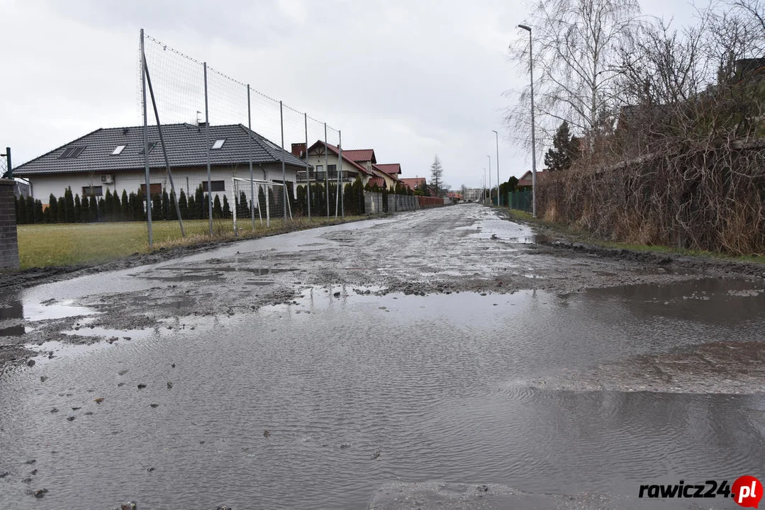 Remont ulicy Szczęśliwej w Rawiczu coraz bliżej. W przetargu złożono 6 ofert - Zdjęcie główne