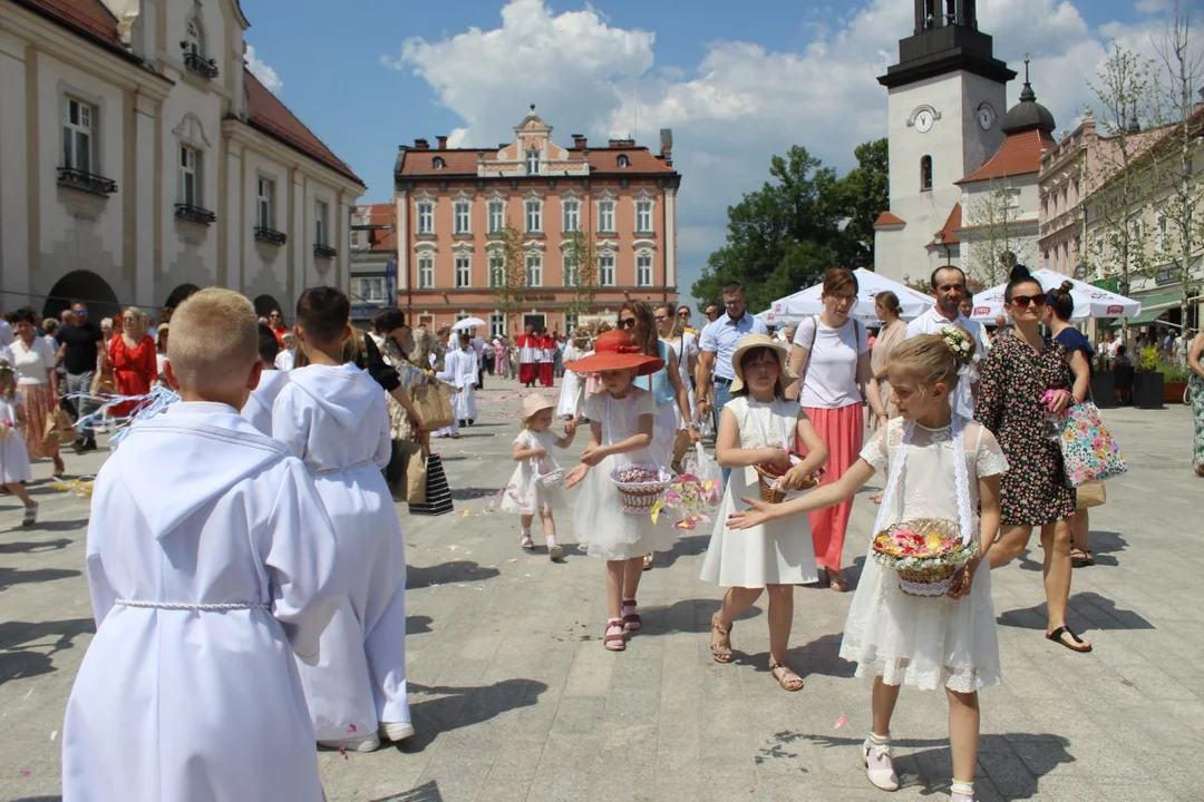 Boże Ciało w Jarocinie. Procesja z parafii św. Marcina do Chrystusa Króla