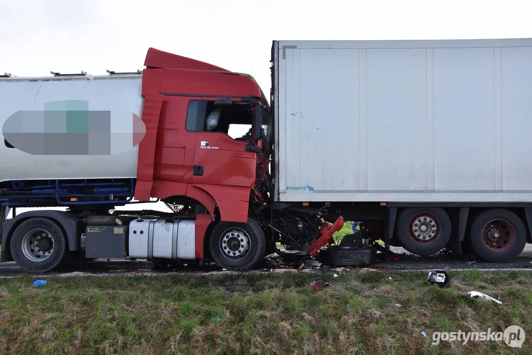 Kraksa na DK12 (obwodnica Borku Wlkp.). Zderzenie 4 samochodów